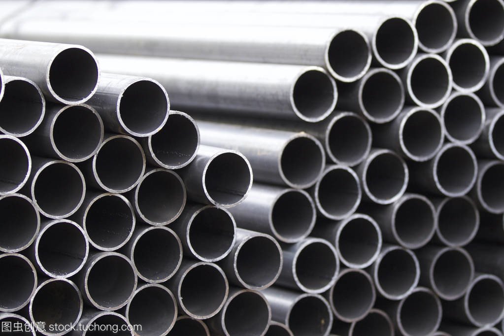 金屬型材管的圓形截面的金屬產品在倉庫包