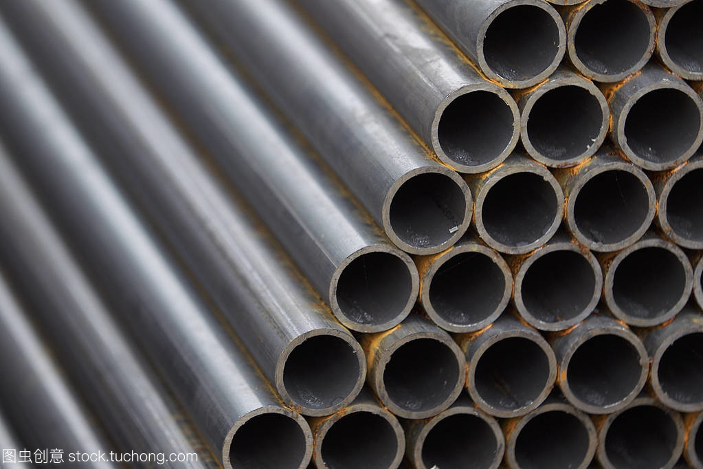 金屬型材管的圓形截面的金屬產品在倉庫包