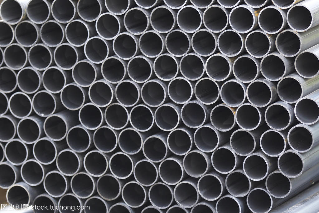 金屬型材管的圓形截面的金屬產品在倉庫包